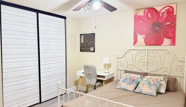 Large private room close LRT &free parking