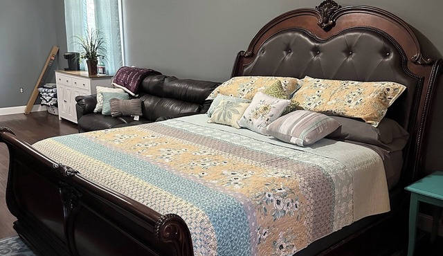 Large private room in a large home nestled in the mountain of Johnson county Ky.