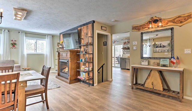 Large Private Rustic Retreat w/hot tub, fire pit, game room