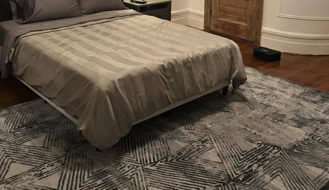 Large Private Studio Apartment Located 15-20mins from downtown