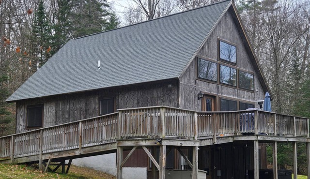 Large private White Mountains retreat in a four-season recreational community