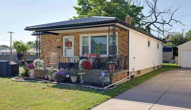 Large Private Yard: Home 14 Mi to Niagara Falls!