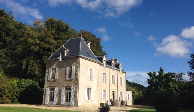 Large property in the countryside, enjoy the calm and greenery.