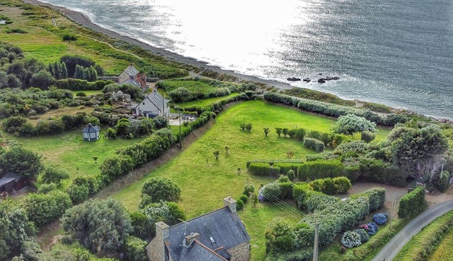 large property on the seafront in Brittany style, 1 minute walk from the beach