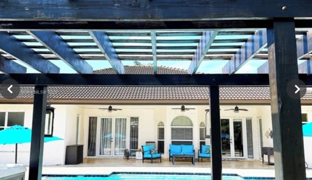 Large property situated for family events, access to Miami and Florida Keys.