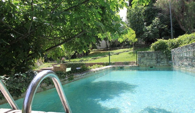 Large Provencal farmhouse in a wonderful park near a medieval town