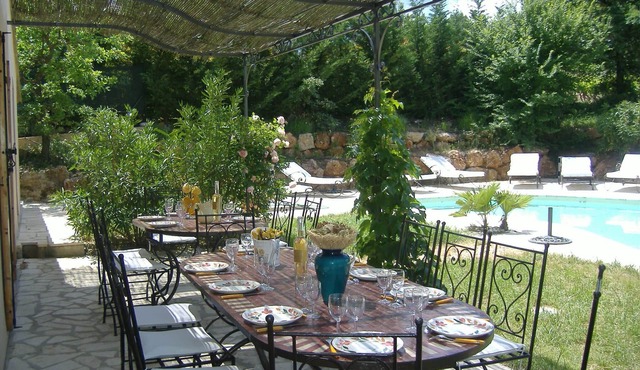 Large Provencal country house in a wooded park with very large swimming pool