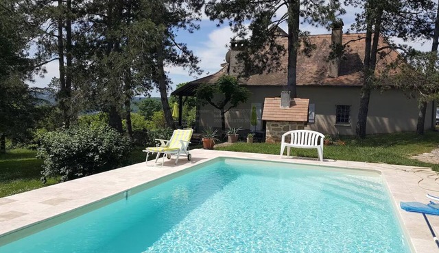 Large quercynoise house with swimming pool