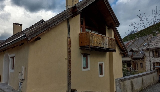 Large quiet apartment, ski Shuttle 150m, in Serre Chevalier.