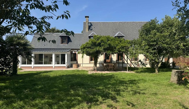 Large, quiet house 1.5 km from a quiet beach.