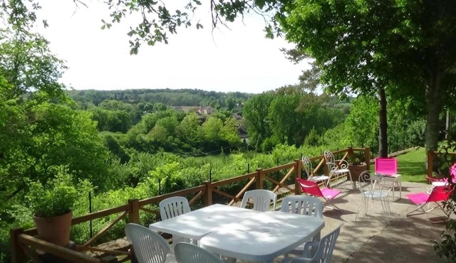 Large, quiet house surrounded by greenery 3 bedrooms - 2 bathrooms