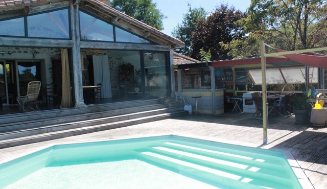 Large, quiet country house with terrace, swimming pool and wooded garden