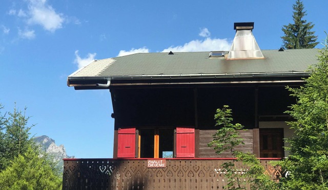 Large, quiet, high-altitude chalet, close to snowshoeing and walking trails