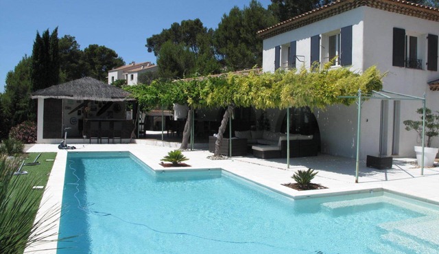 Large quiet villa near Aix en Provence