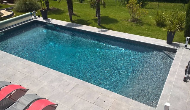 Large, renovated architect-designed property, 6 bdr, 6 bathrooms,heated pool,spa