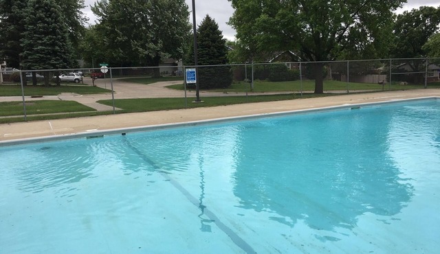 Large Ranch Style Home with 6-7 bedrooms