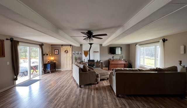 Large Ranch Style Home!