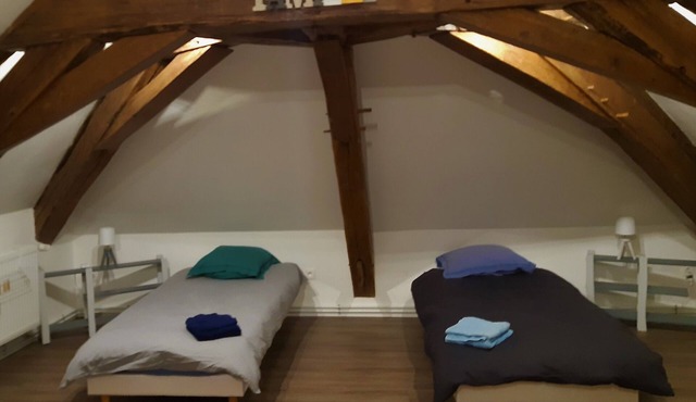 Large, recently renovated 15P gîte on the banks of the Nivernais Canal and at the gateway to Morvan