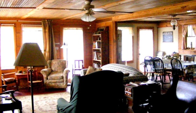 Large remolded hunting lodge with beautiful views of the Spring River Falls