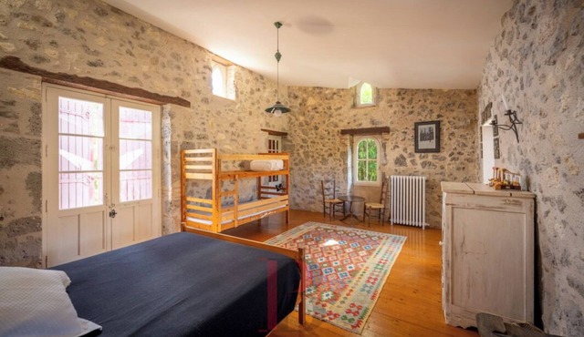 Large renovated house, ideal for a large family looking for peace and quiet.