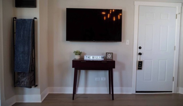 Large Renovated 1st FL Suite Forest Park/Oak Park