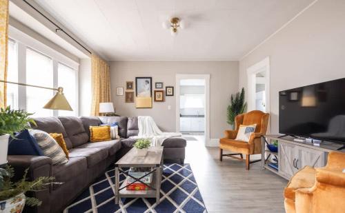 Large Renovated 4 Bedroom Home 9 min to Downtown CLE