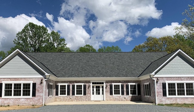 Large RENOVATED 6 bedroom 5 bath private home with LOTS of space!