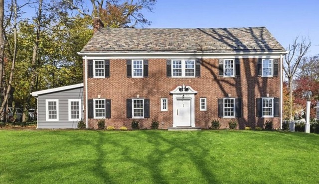 Large, Renovated Colonial - Walk to the Village and Train