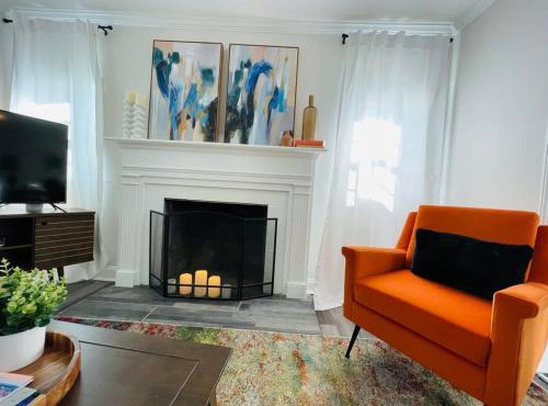 Large Renovated Cottage on East Lake Park