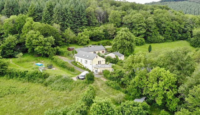 Large, renovated country house. Children and pets welcome!