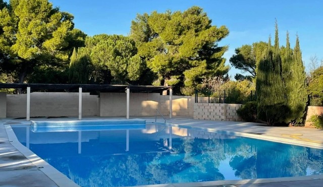 Large renovated duplex 6/8 persons Private estate with 2 swimming pools - 10 min beaches