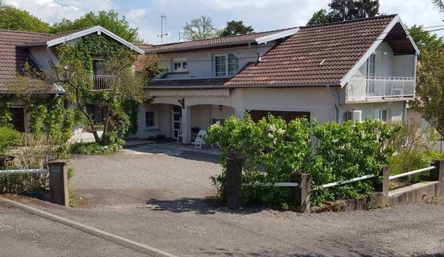 Large Renovated Family House in Froideterre