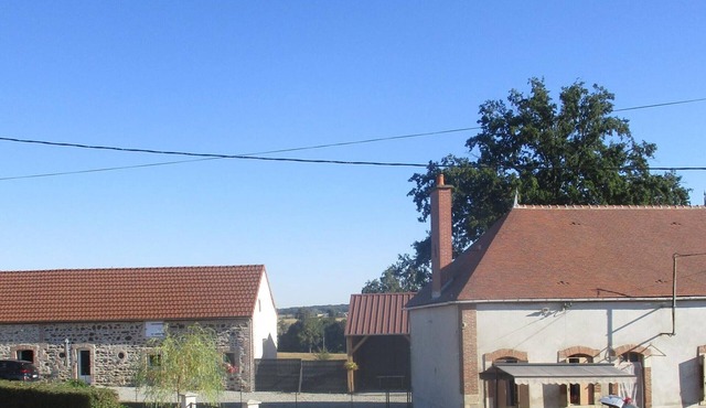 Large renovated farmhouse with SPA and games in Cressanges