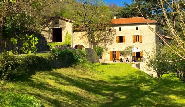 Large renovated farmhouse in Ardèche verte