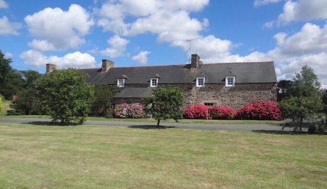 Large renovated farmhouse close to beaches