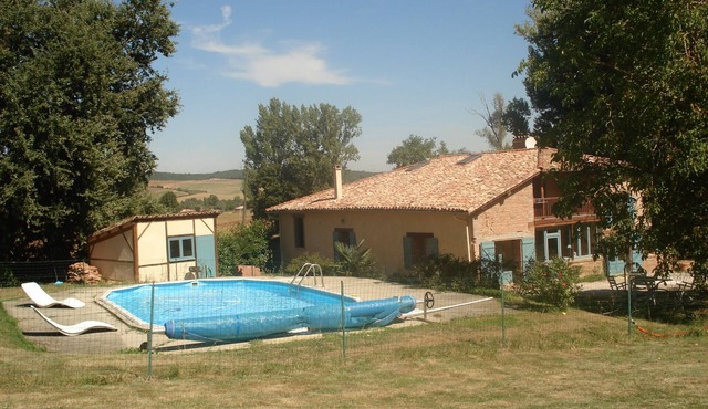Large renovated farmhouse with swimming pool in south-west France