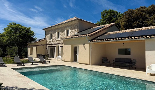 Large renovated Mas provençale with swimming pool