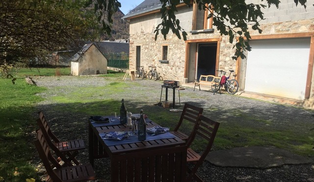 Large renovated old house with garden and swimming pool