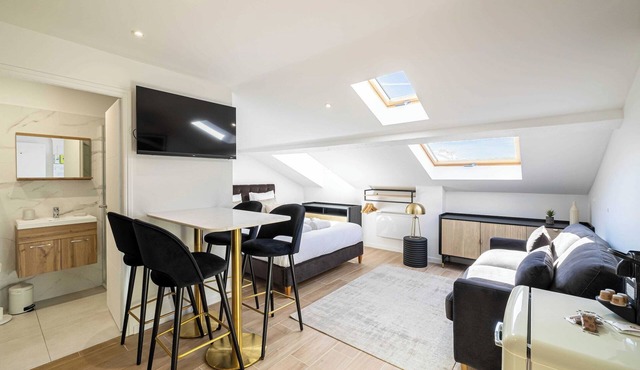 Large renovated studio - Bright - 1BR/4p