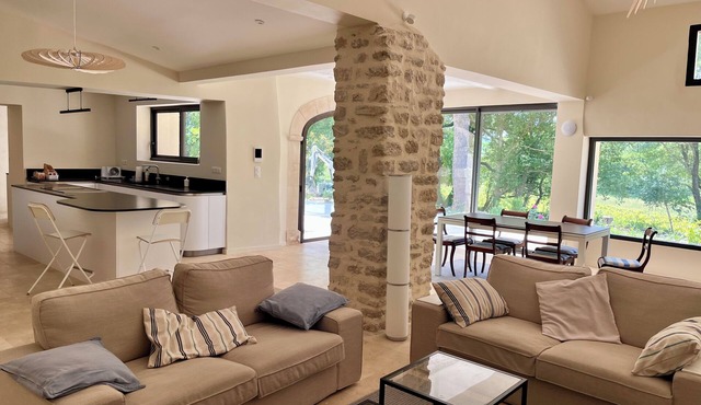 Large renovated typical "mas" in the heart of the vineyards: Luberon-Ventoux