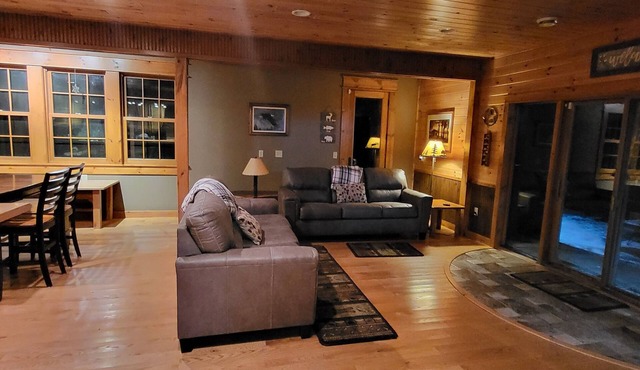 Large Retreat perfect for all with 15acres in Crosslake on semi-private lake