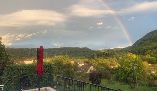 Large room with breakfast in Maison d'Hôtes - Near Arbois center