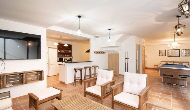 Large rural house 10 minutes from Pamplona