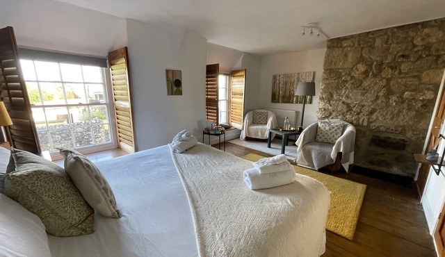 Large rustic ensuite room, charming Dartmoor stay