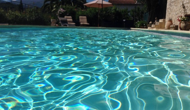 Large salted swimming pool heated from May to September for 4 people