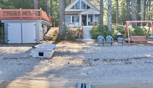 LARGE SANDY BEACH. 3 BEDROOM 2 BATHROOM. WATERFRONT