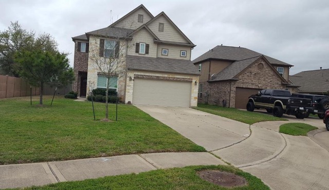 Large, Sanitary 5 Bedroom House With A View In West Houston, Free WiFi