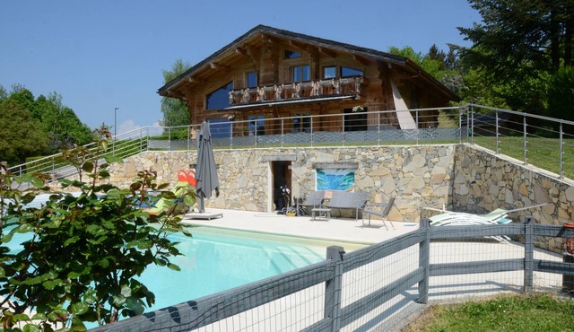 Large Savoyard chalet. 15 mn from Lake Annecy near the Semnoz ski resort.