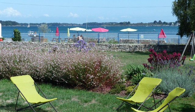 Large sea-facing villa - Walking distance to beach - Enclosed garden - Close to all amenities