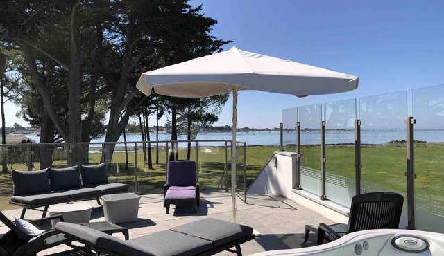 Large sea view, modern villa with Jacuzzi